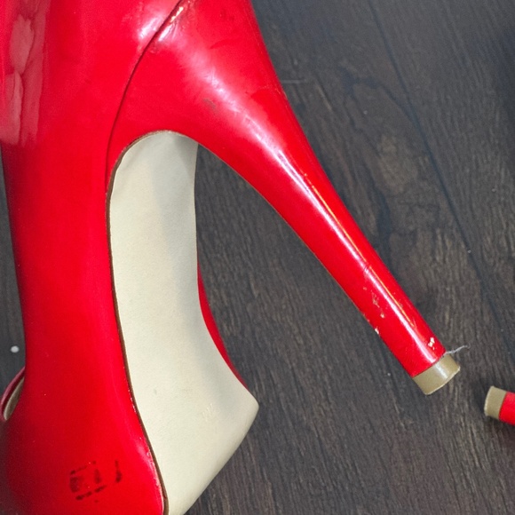 🔥 GUESS Red Patent Leather Peep-Toe Pumps – 4 3/4" Heel, 1" Platform – Size 7 - Picture 9 of 10